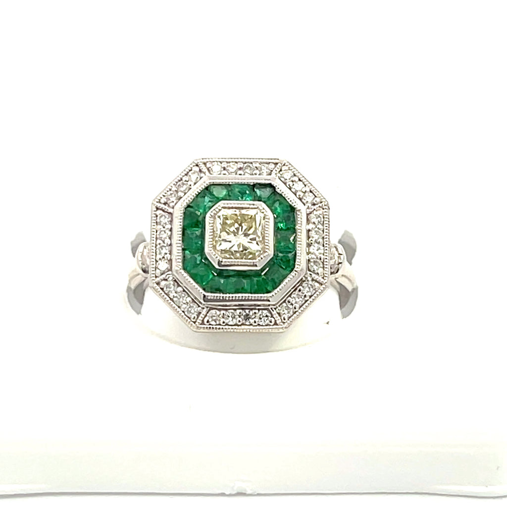 Vintage Collection 0.73 CU center DIA & Emerald / Diamonds sides Platinum Ring