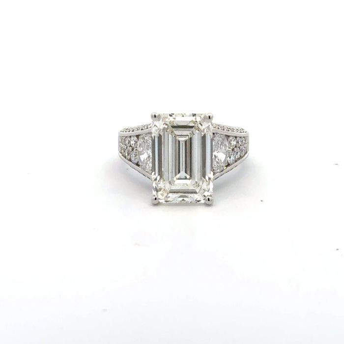 Lab Grown Stacey Collection 9.1ctw ,7.66 ct EM Center 50 pcs sides 1.44 cts 6.33 gr 14k WG