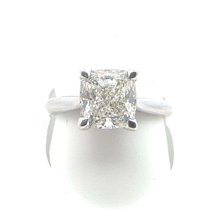 Fireworks Jewelry Rings  2.05   with 2.01  Cushion Diamond 0.04  Sides set on 3.75gr 18k WG