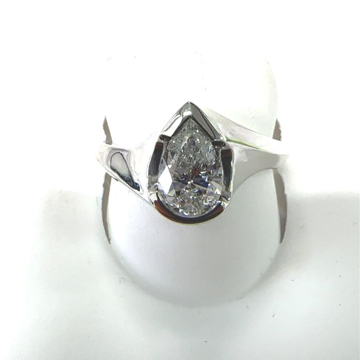 LAB GROWN 1.02 PS F/VS SET ON 4.23 GR 14KW BEZEL SET SOLI RING