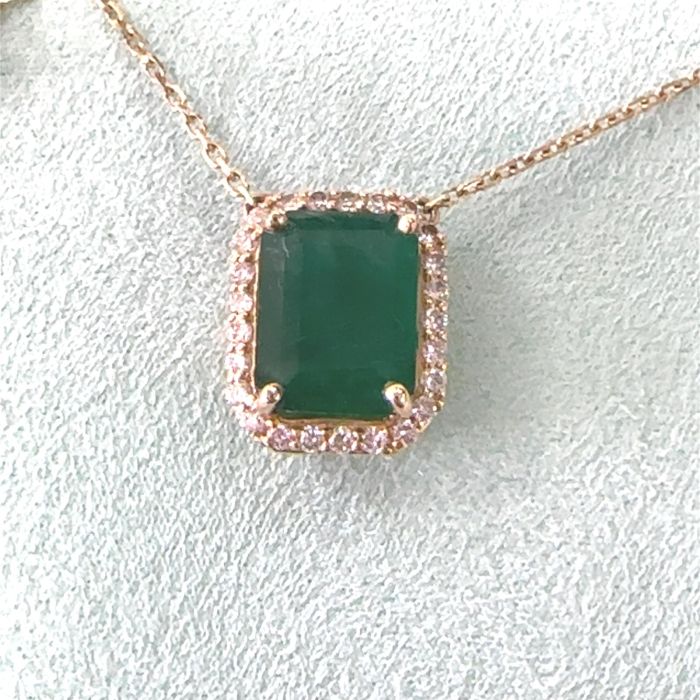 Green Majesty 3.44 ctEMERALD NATURAL GREEN EMERALD Pendant , With 0.24ct Diamond - 25 DIA , 2.79G 14ky - 3.53 GW