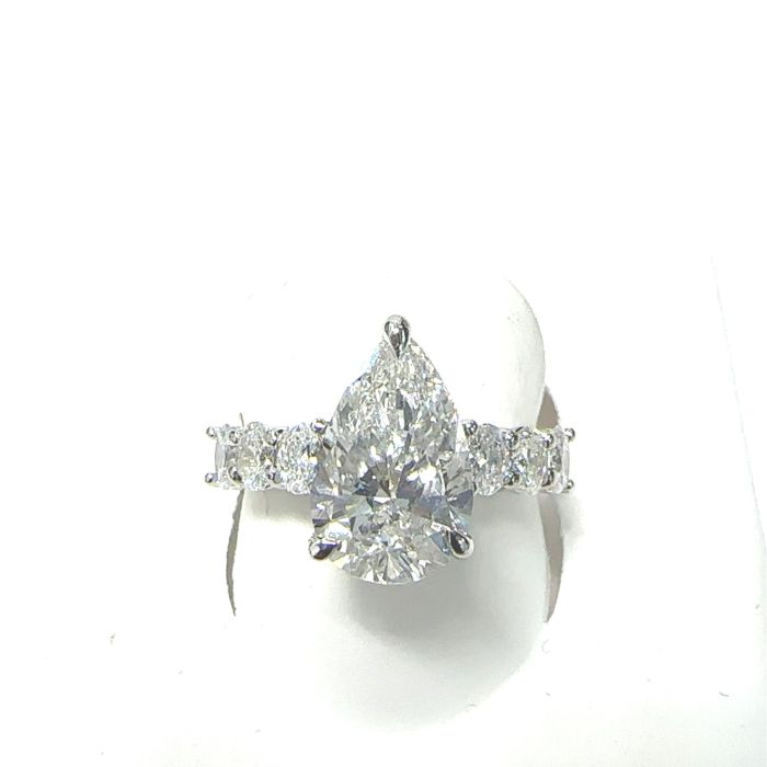 14KW LAB GROWN DIAMOND ENGAGEMENT RING 1PE-3.08CT 6OV-0.70CTW 14KW-2.47GR