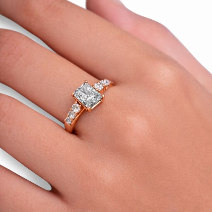 Radiant Shape Diamond Bridal Ring in Gold